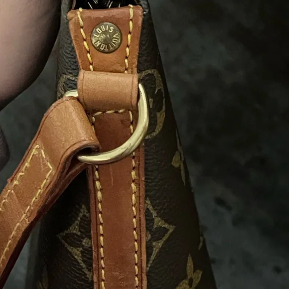 Authentic Louis Vuitton Drouot Crossbody Bag - Picture 6 of 8